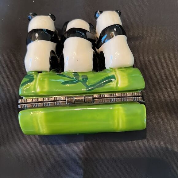 Panda trinket box from the San Diego zoo with a mini panda figure inside EUC - Picture 3 of 8